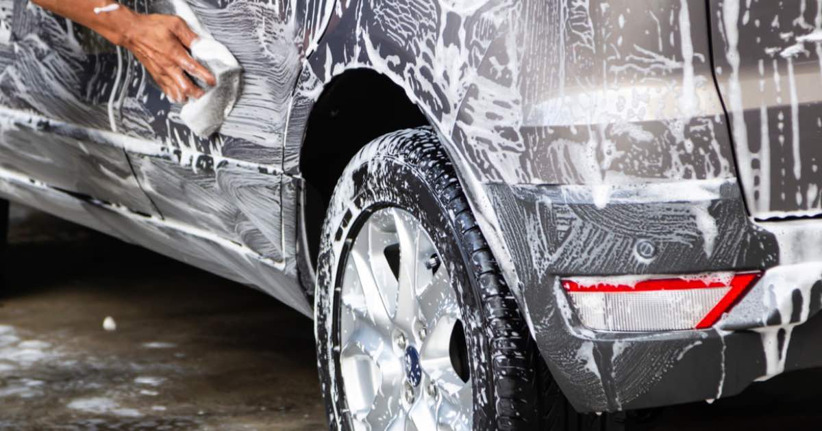 mencuci mobil sendiri