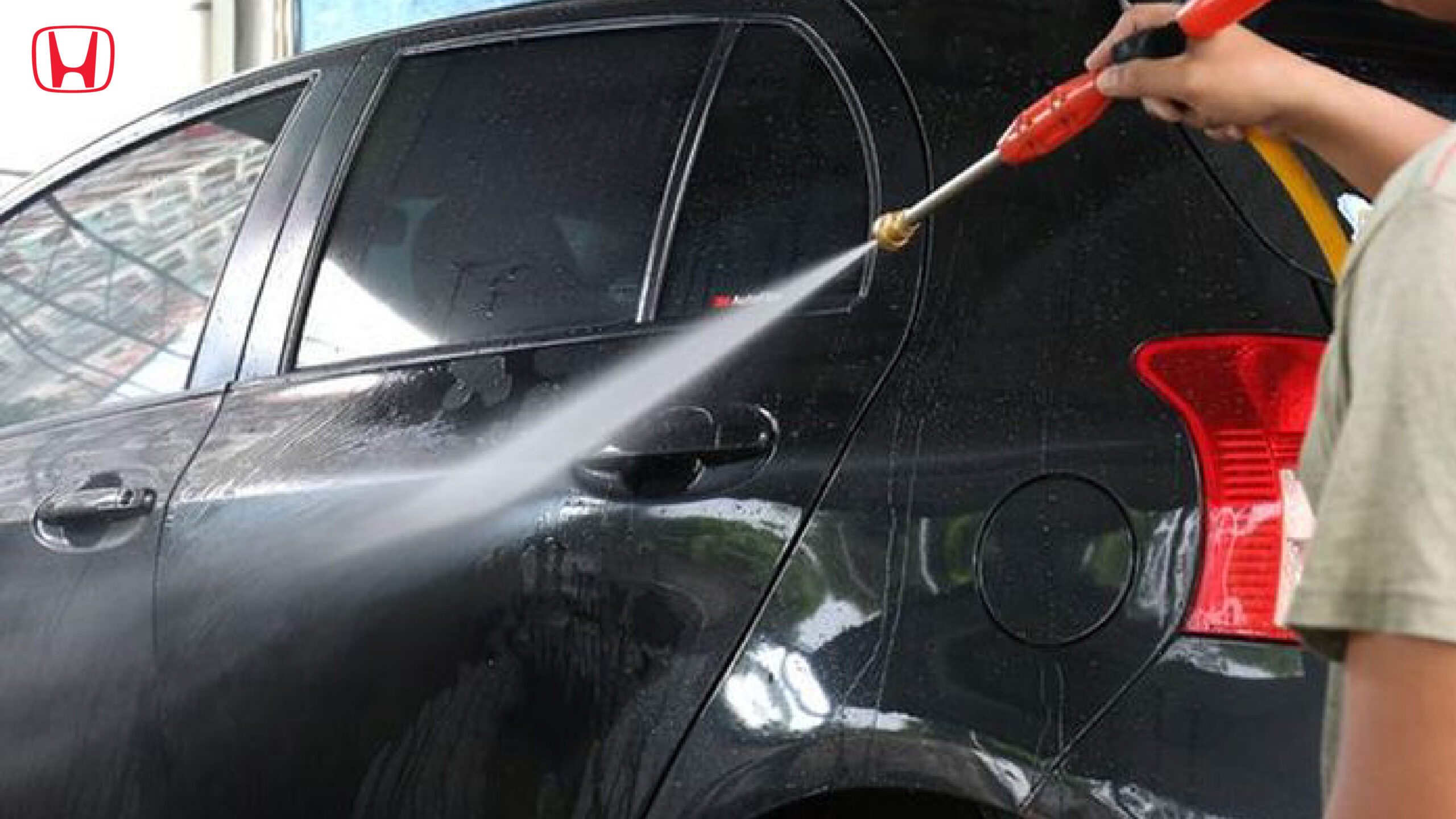 mencuci mobil sendiri